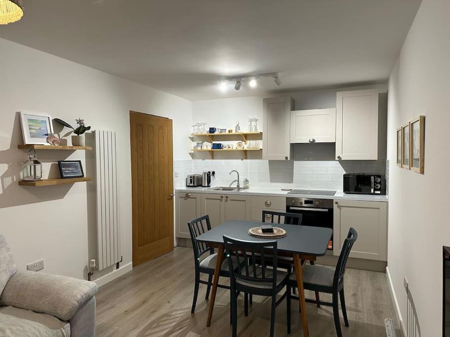 Beach Front Apartment Pwllheli Eksteriør bilde