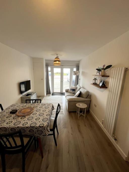 Beach Front Apartment Pwllheli Eksteriør bilde